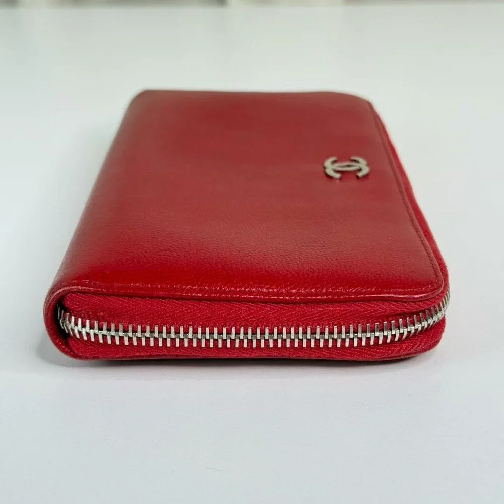 Chanel Red Leather CC Logo Wallet - Elegant Classic Design